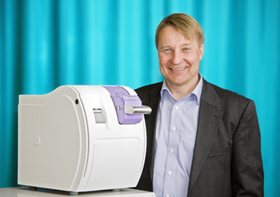 Tuomas Tenkanen, the newly appointed CEO of Mobidiag, with a prototype of the GeneSpress® system