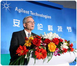 Bill Sullivan, Agilent President and CEO, addresses attendees at Agilent Technology Day opening ceremony. 