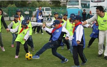 Students are playing the game