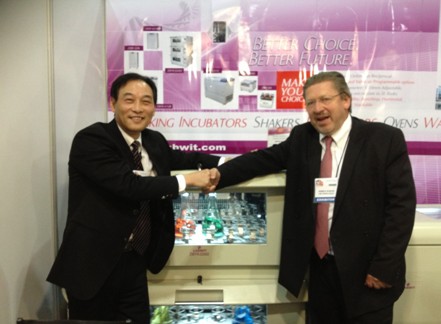 Shuixing Shen and Markus Kuhner at “Labwit Scientific” Booth