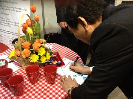 Shuixing Shen Signing on “Labwit” Catalog for Markus Kuhner