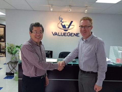 Longze Cui (left) and General Manager of IDT West Coast Operations, Dan Dernbach (right), at the closing of the acquisition.